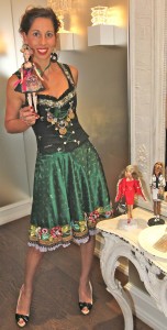 © primke_barbie_9780.JPG I'm a Barbie Girl: Lola Paltinger hat für Miss Mattel ein Dirndl designed. Foto: Klaus Primke
